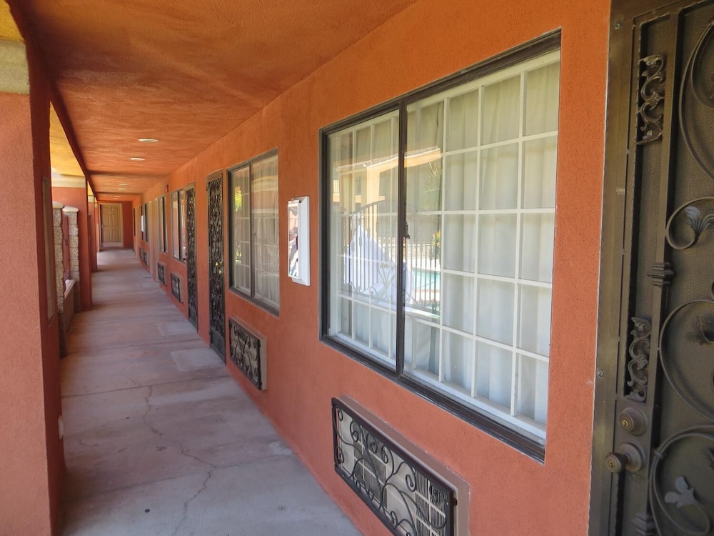 Azusa Inn Motel - photo 43