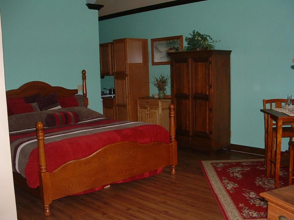 Spruce Hill Inn and Cottages - photo 9