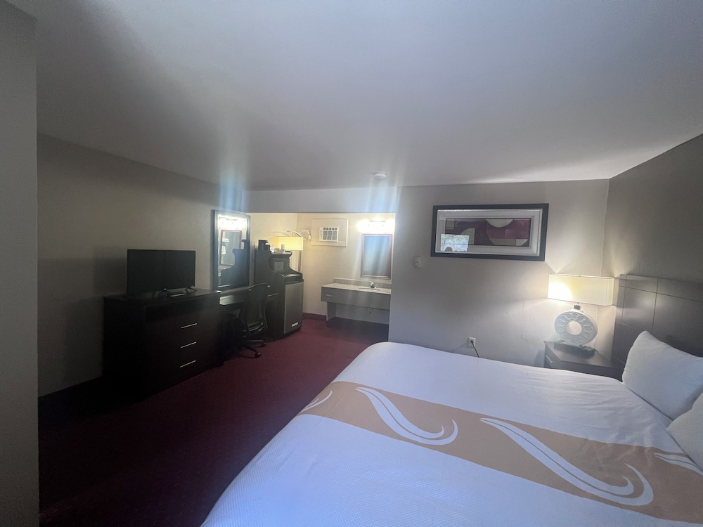 Rodeway Inn & Suites Hershey Chocolate Avenue - photo 15