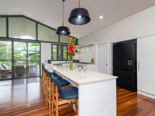 Port Douglas Valley Magic — Mowbray — photo 5