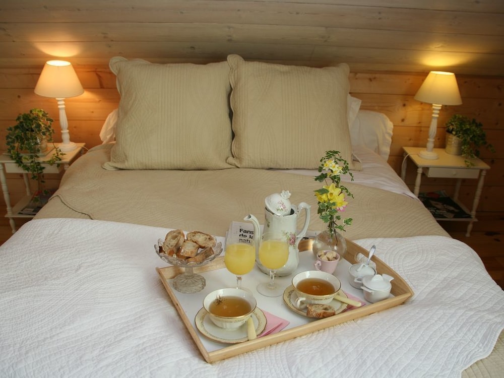 Chambres d hôtes Au Jardin — 4-Star Luxury Hotel in Biscarrosse, France
