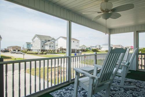 Sunkissed 2 by Oak Island Accommodations - photo 16