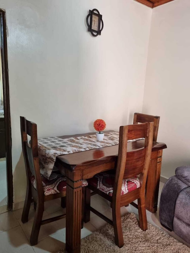 Lux Suites 2 Bedroom Donholm Bungalow