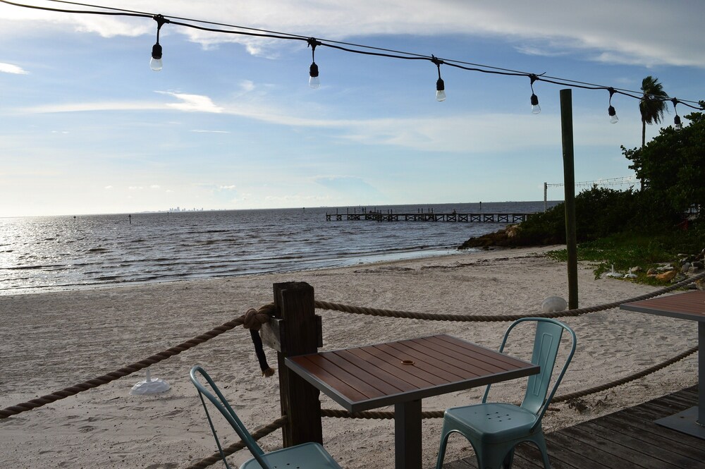 Harborside Suites at Little Harbor - photo 12