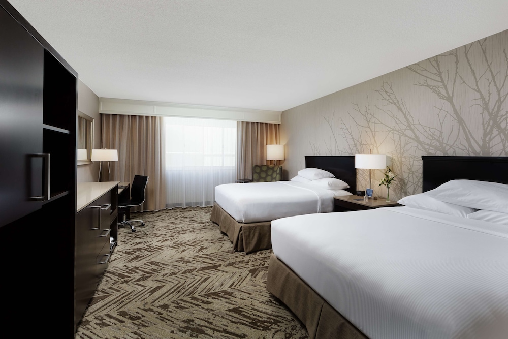 Hilton Cincinnati Airport - photo 17