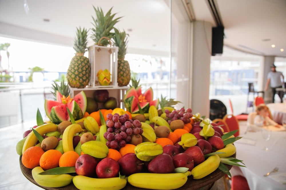 מזון ומשקאות