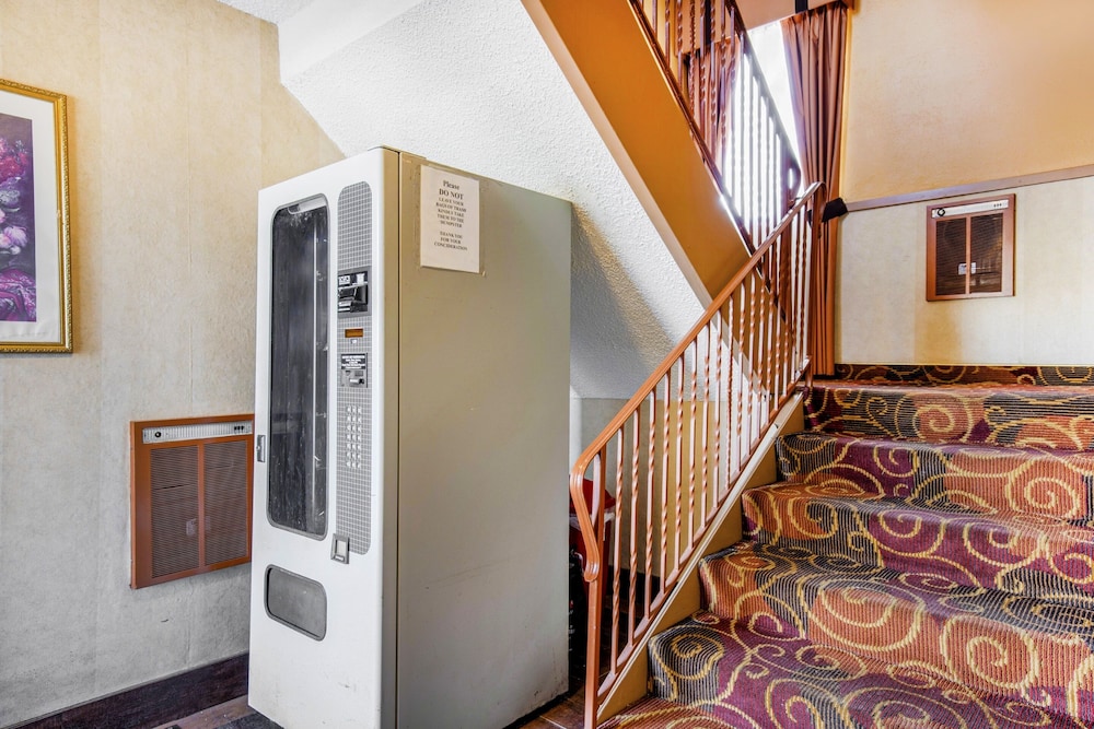 OYO Hotel Castle Rock CO Downtown - photo 2