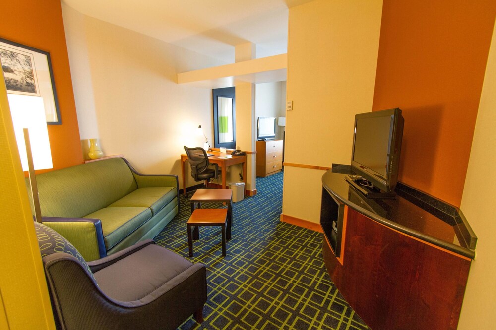 Fairfield Inn & Suites by Marriott Santa Maria - photo 11