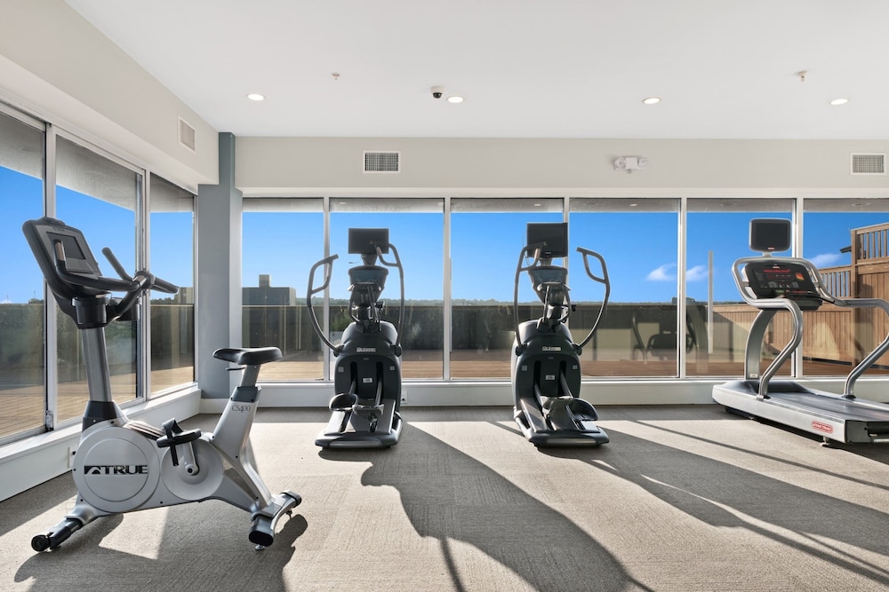 Global Luxury Suites on Prospect Street - photo 3