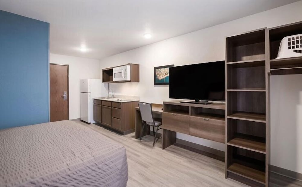 WoodSpring Suites East Lansing University Area - photo 20