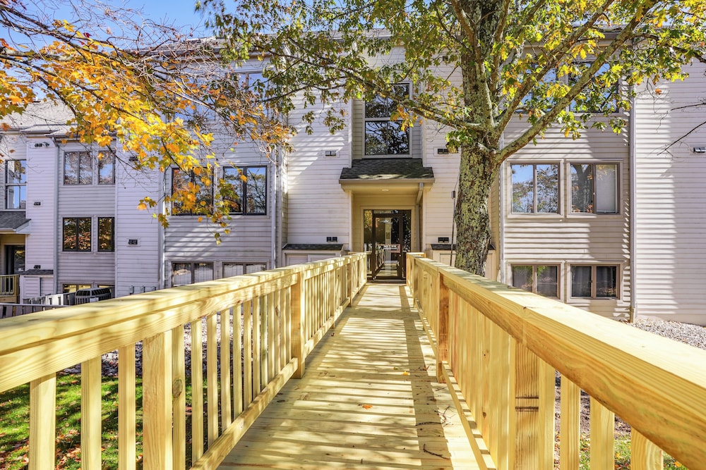 1 Mi to Wintergreen Resort Mtn View Condo - photo 2