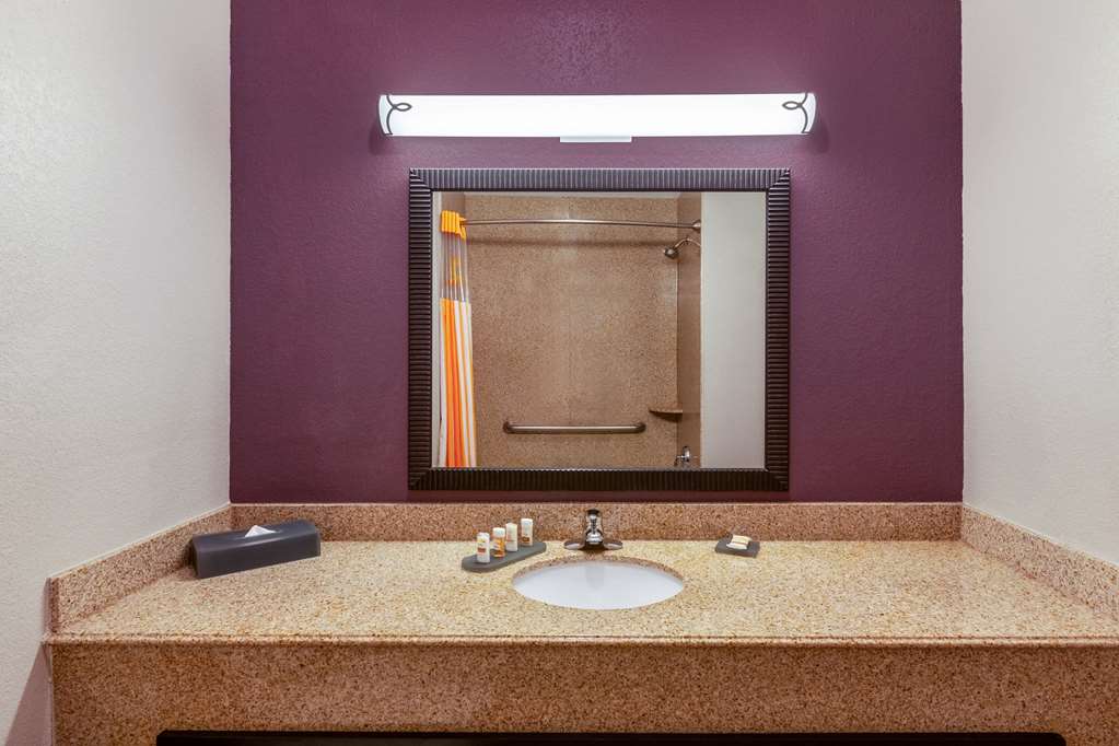 La Quinta Inn & Suites by Wyndham Lumberton - photo 23