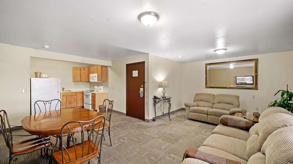 Clarion Hotel & Suites Fairbanks near Ft. Wainwright - photo 37