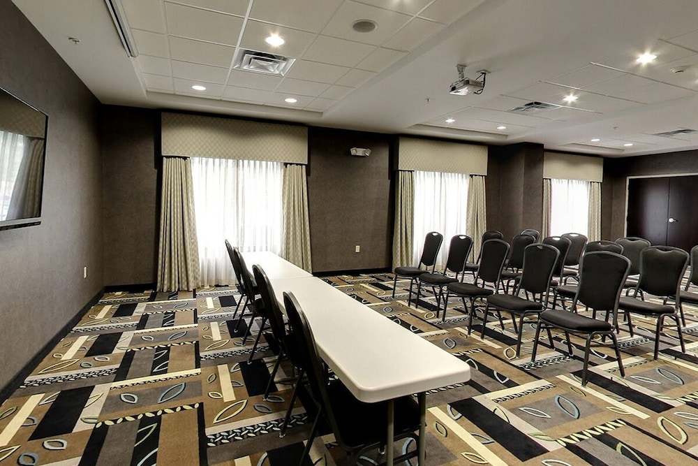 Holiday Inn Express Cleveland Northwest by IHG - photo 38