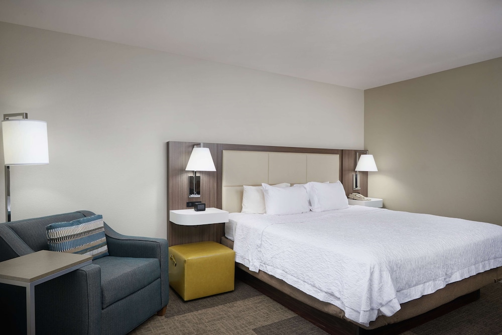 Hampton Inn & Suites Rogers - photo 18