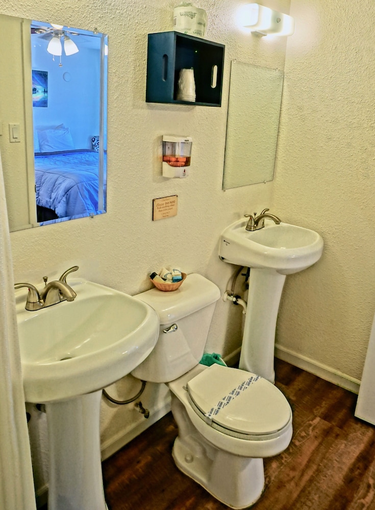 Arbor Inn Motel Oakridge - photo 36