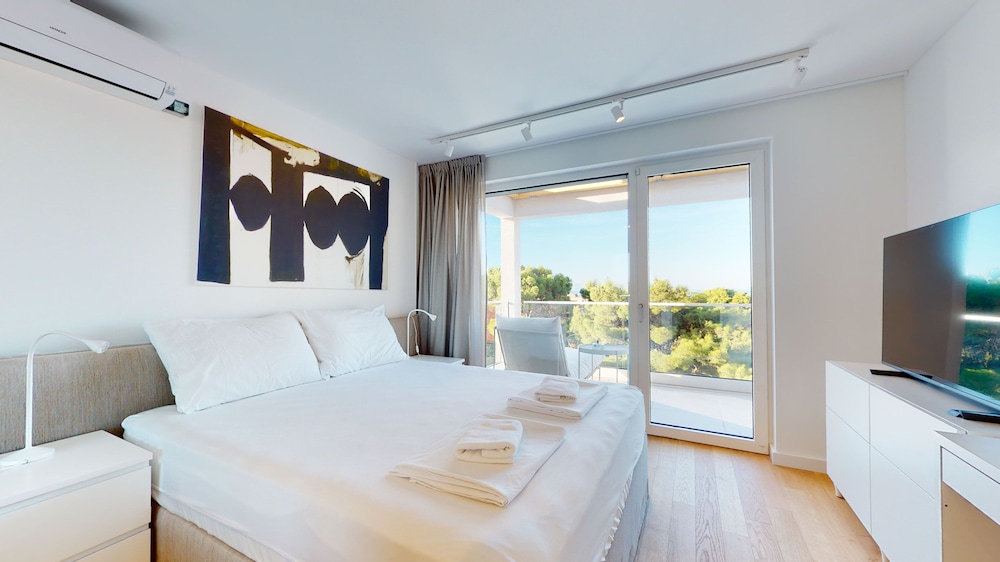 Villa Zoe Suites — 4-Star Luxury Hotel in Komiza, Croatia
