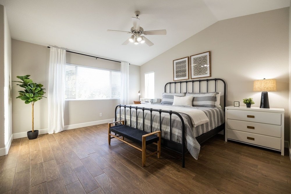Gilbert Douglas — 4-Star Luxury Hotel in Gilbert, United States
