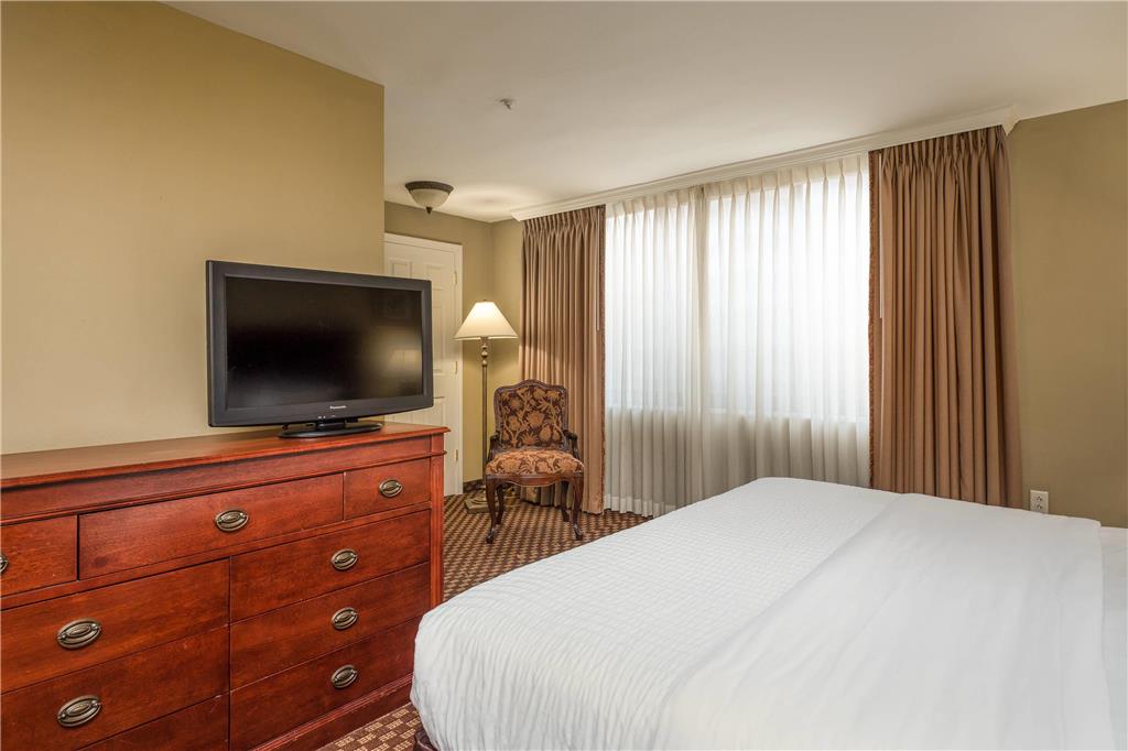Arlington Court Suites a Clarion Collection Hotel - photo 27