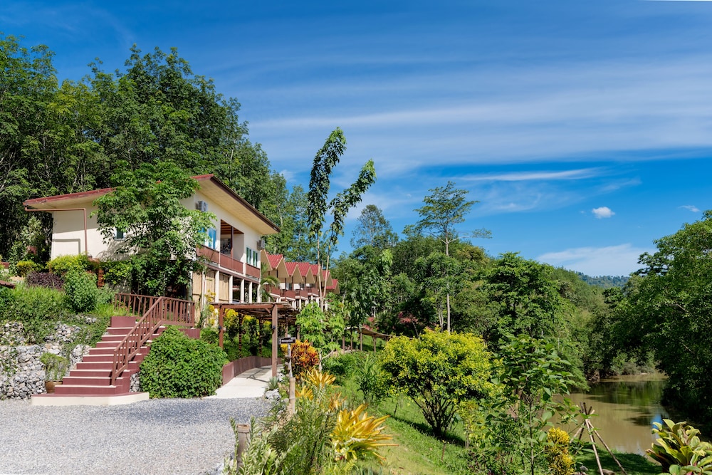 Khaosok River Home Resort in Phanom, Thailand