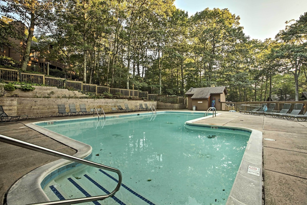 Wintergreen Resort Mountain Condo w Pool Access - photo 19