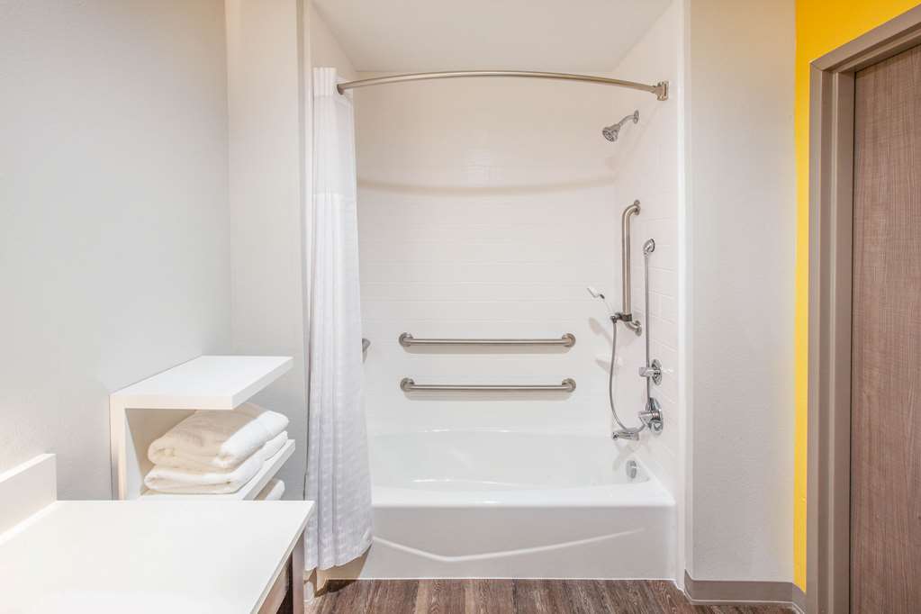 La Quinta Inn & Suites by Wyndham Dallas Duncanville - photo 28