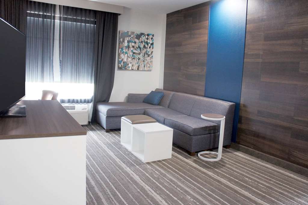 La Quinta Inn & Suites by Wyndham Owasso - photo 22