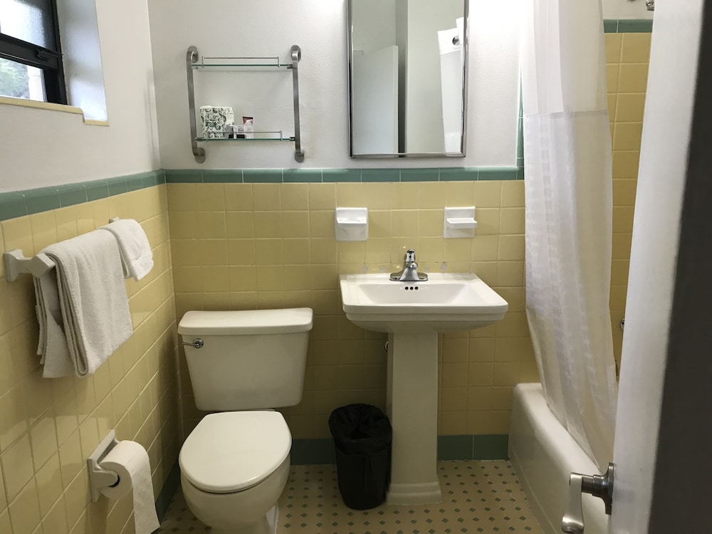 Silver Princess Motel - photo 14