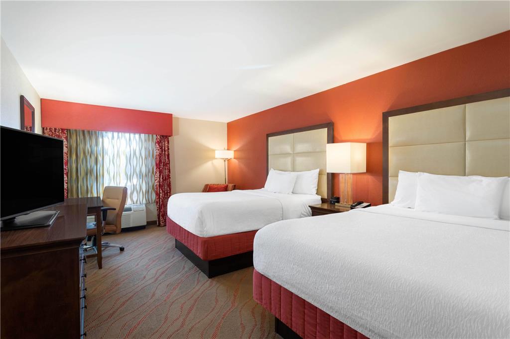 La Quinta Inn & Suites by Wyndham Pigeon Forge - photo 34