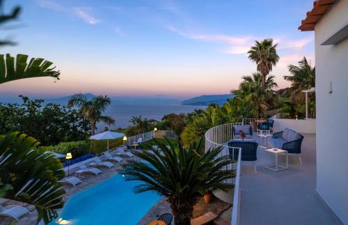 Capri Blue Luxury Villa Le Tre Monelle — 4-Star Luxury Hotel in Anacapri, Italy