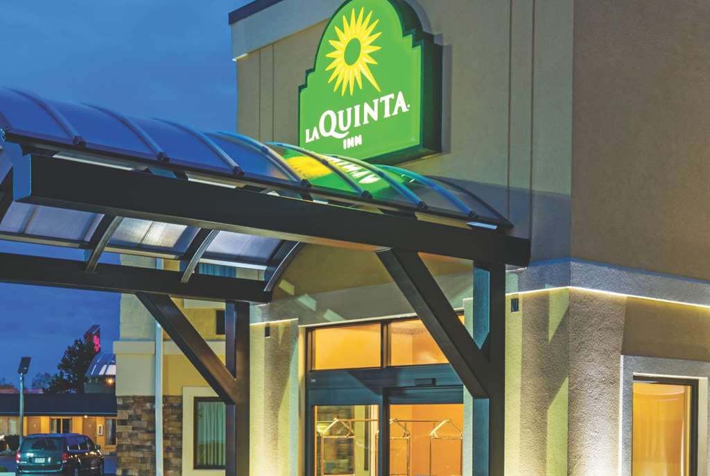 La Quinta Inn by Wyndham Buffalo Airport - photo 4