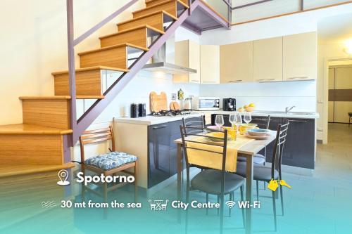 30 mt dal mare Appartamento in Centro Storico — 4-Star Luxury Hotel in Spotorno, Italy