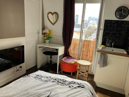 Furnished Studio Very Quiet with Incredible Views To la Defense & Eiffel Tower in Courbevoie, France