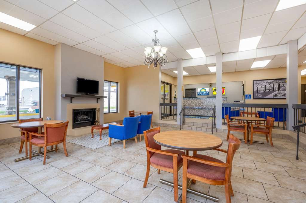 Super 8 by Wyndham Perrysburg Toledo - photo 32