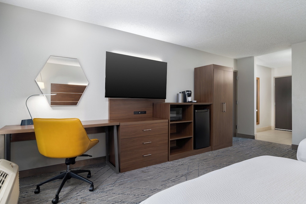 Holiday Inn Express Hotel & Suites Bentonville by IHG - photo 14