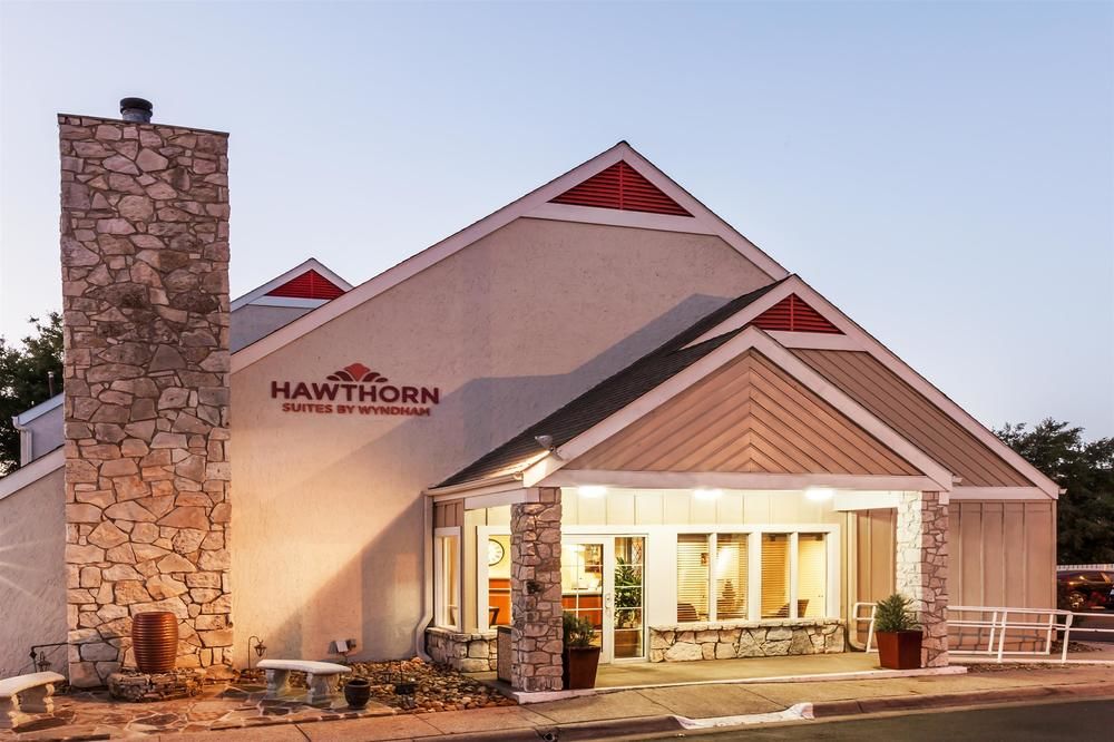 Hawthorn Suites by Wyndham Tyler - photo 14