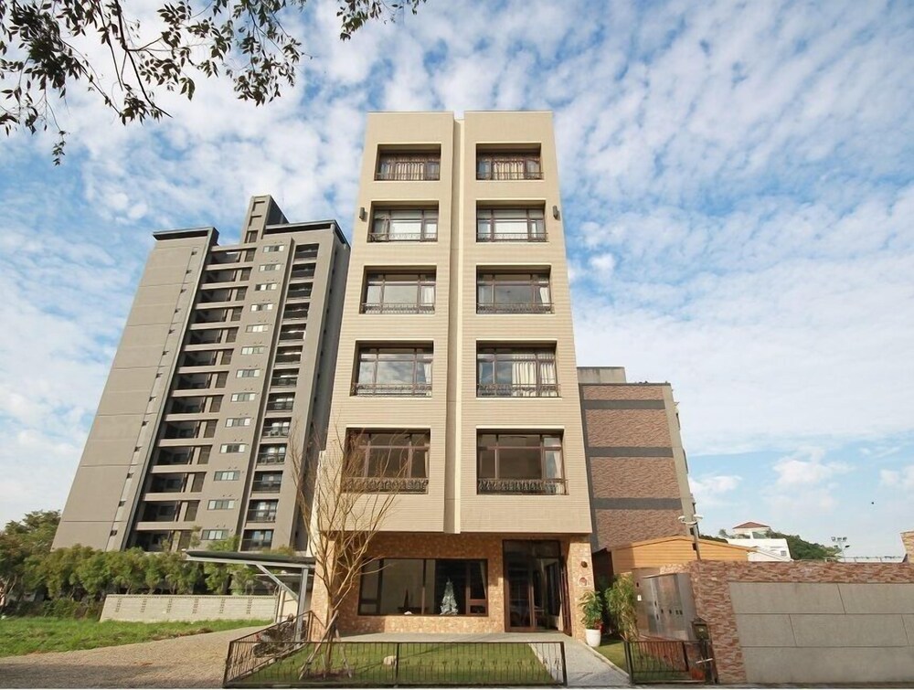 Maple Inn - carbon neutral hotel in Taichung