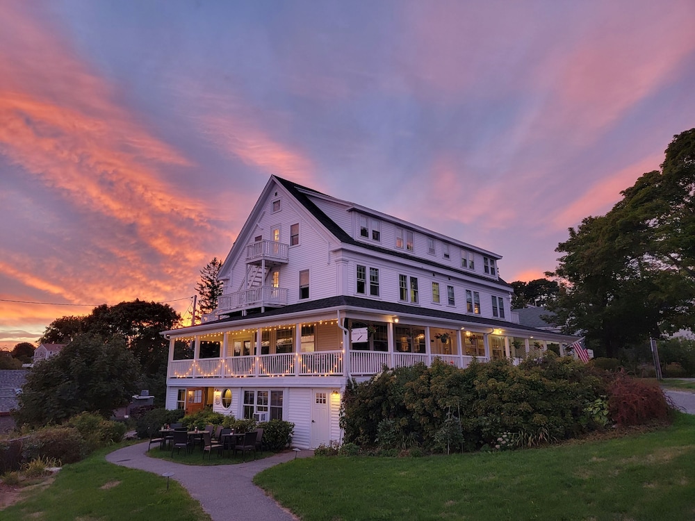 East Wind Inn on the Water - photo 4
