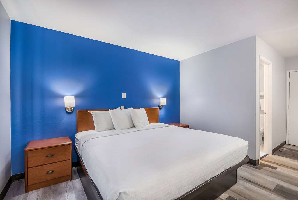 Americas Best Value Inn East Peoria - photo 21