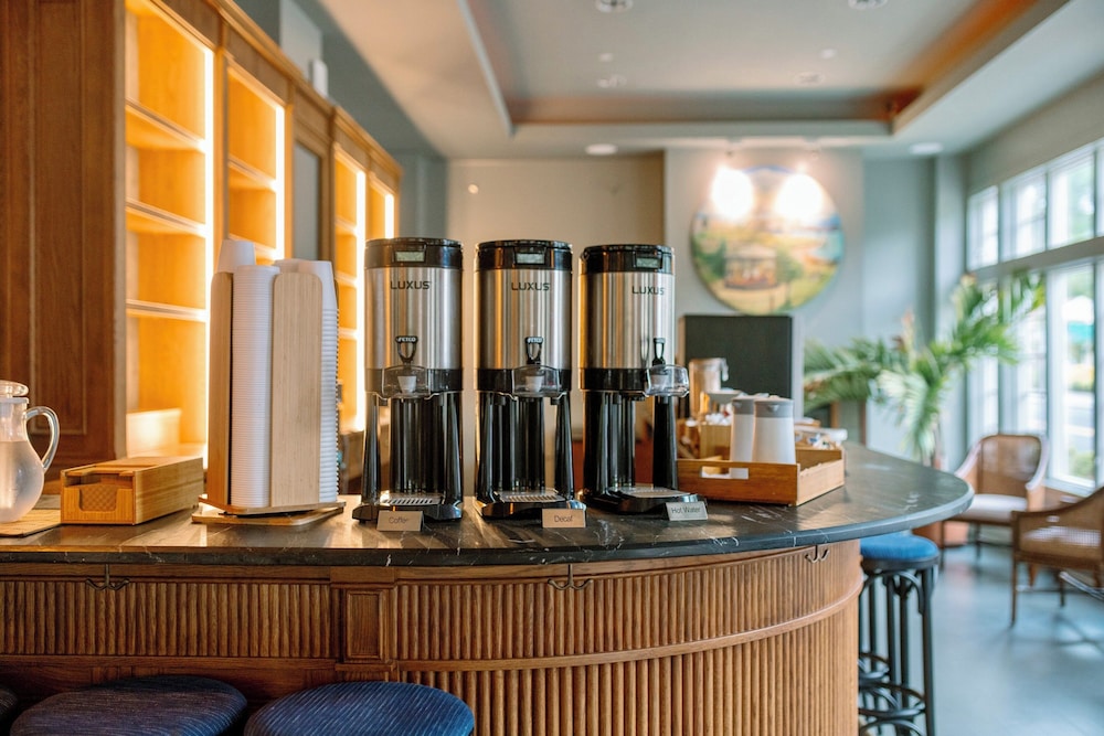 The Harbor Front Inn - photo 4