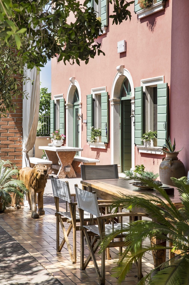 Ca' Maddalena — 4-Star Luxury Hotel in Villafranca Di Verona, Italy