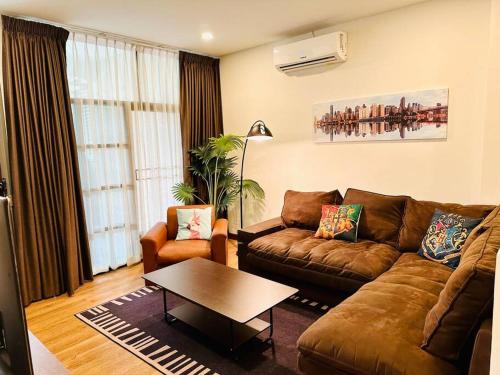 7 Beds Villa Emquartier BtsThonglor Phrom phong — 4-Star Luxury Hotel in Bangkok, Thailand