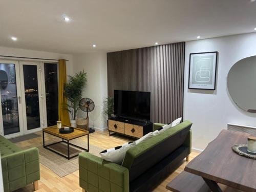 Modern 2BR Apartment City Centre Free Secure Parking Stunning Views — 4-Star Luxury Hotel in Birmingham, United Kingdom