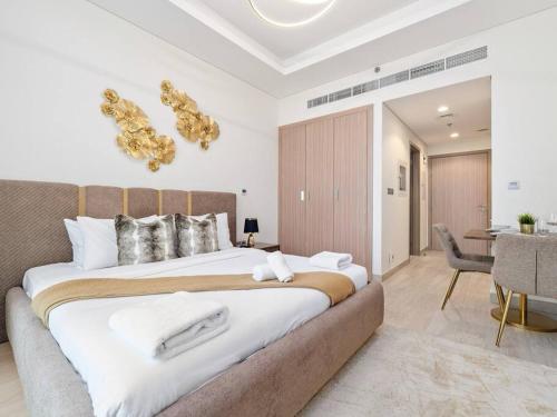 Lovely Studio with Cozy Balcony and Outdoor Pool — 4-Star Luxury Hotel in Dubai, United Arab Emirates