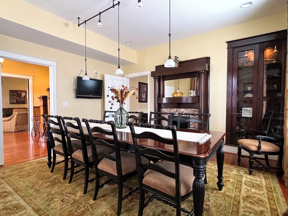 Grand Lux Inn - photo 27