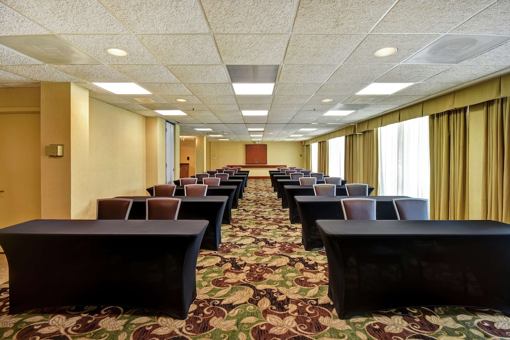 Hampton Inn Chicago Gurnee - photo 36