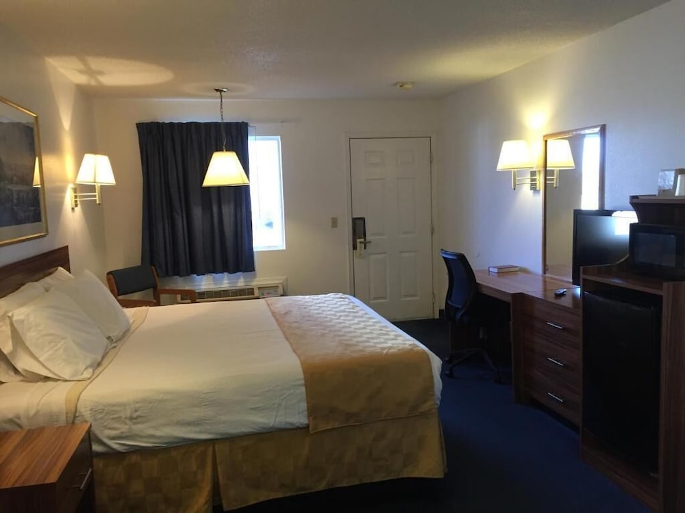 Haysville Express Inn - photo 12