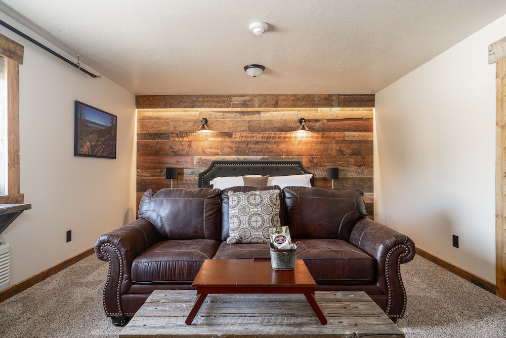 The Adventure Inn Yellowstone - photo 23