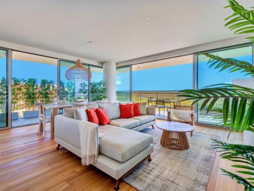 Bayline Beachfront Bliss & Spa by Bedzy — 4-Star Luxury Hotel in Armacao De Pera, Portugal