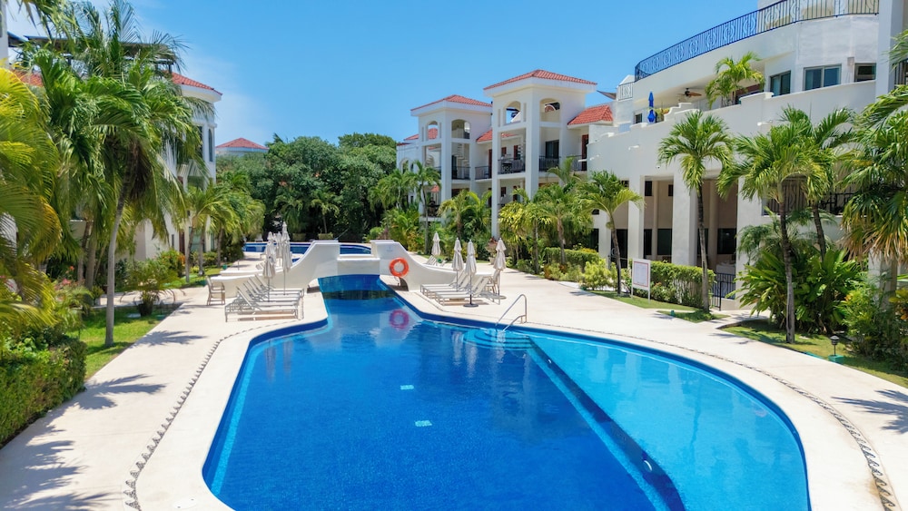 3 BR Condo with Pool Playacar Phase II At Quintas Pakal Complex 21 — 4-Star Luxury Hotel in Playa Del Carmen, Mexico